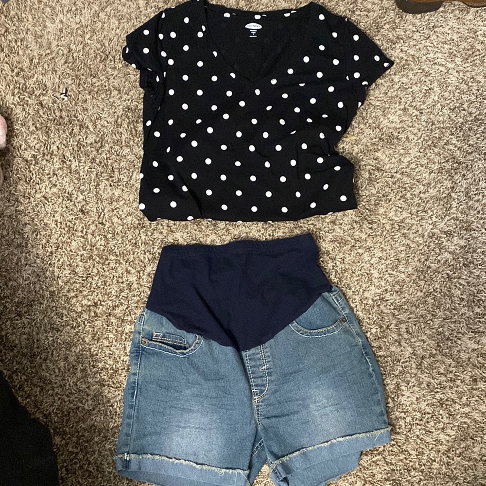 Maternity shirt and shorts pairing these together :)